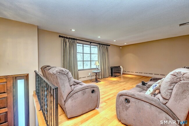 Building Photo - 4565 Madison Ave