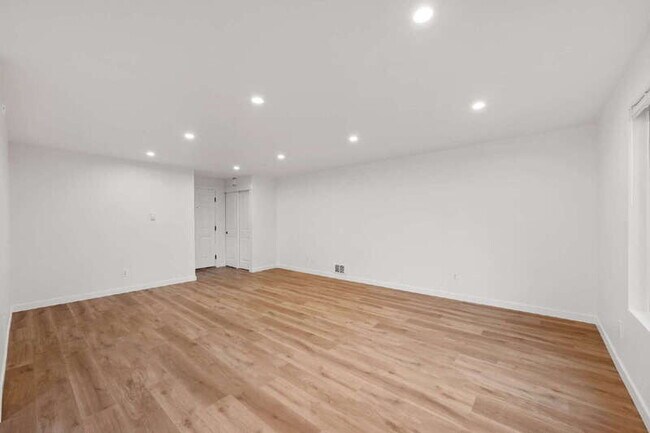 Foto del edificio - 9727 5th St NE