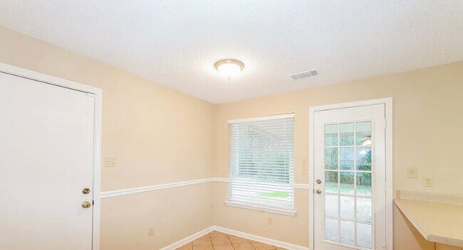 Foto del edificio - 6867 Brady Hill Dr