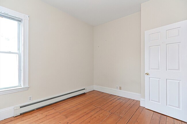 Building Photo - 106 Beacon St