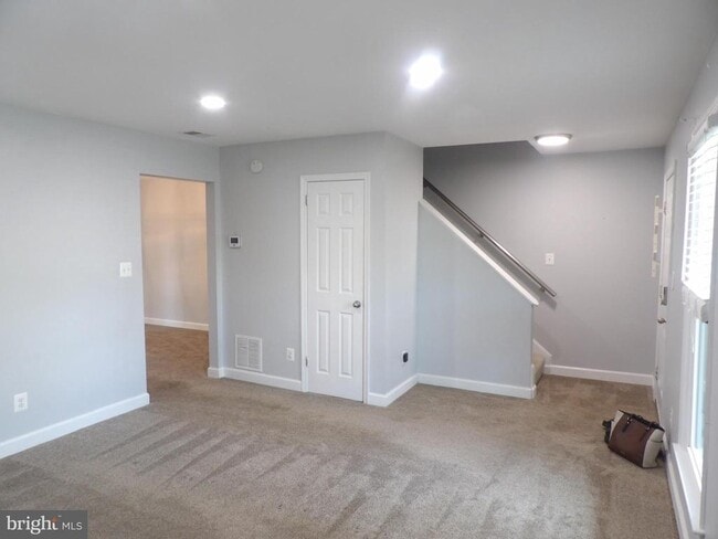 Building Photo - 413 Forest Ct