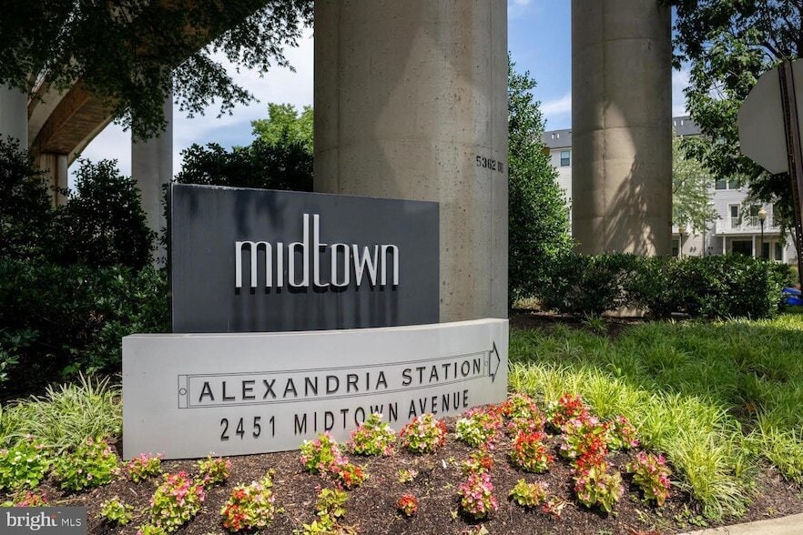 Primary Photo - 2451 Midtown Ave