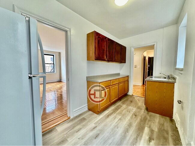 Foto del edificio - 3063 Buhre Ave