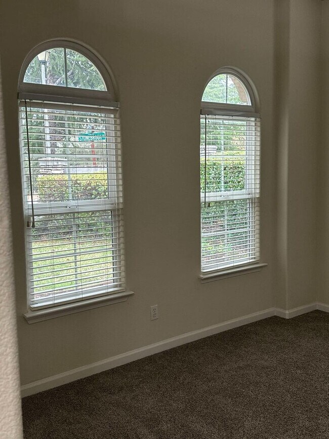 Foto del edificio - Charming 4 bedroom, 2 bathroom single fami...