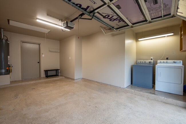 Foto del edificio - 20415 Linden Tree Dr