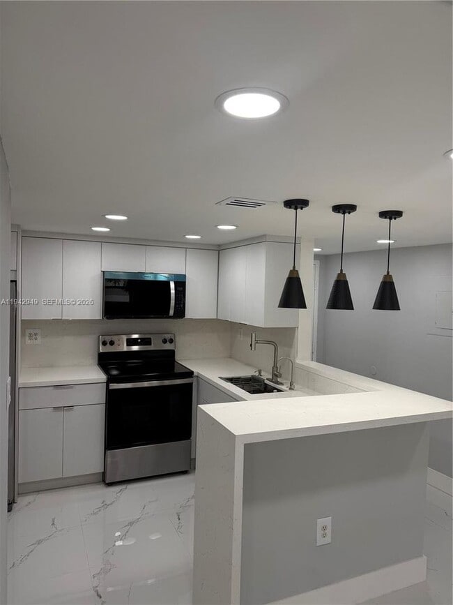 Foto del edificio - 9937 Nob Hill Pl