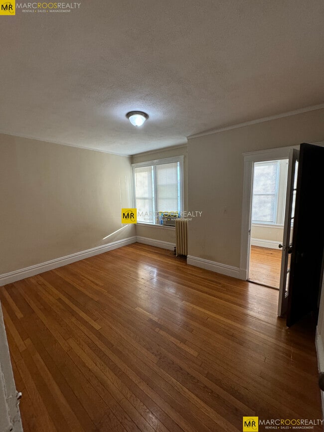 Building Photo - 59A Strathmore Rd