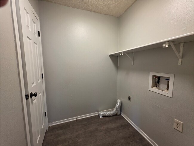 Foto del edificio - 1008 N Turtle Creek Dr