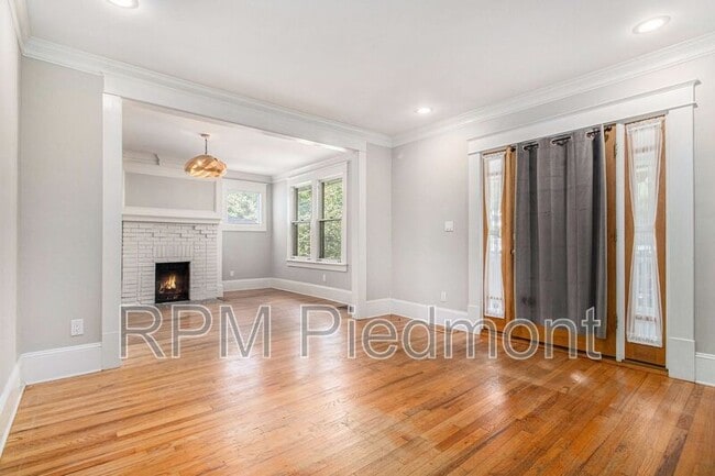 Photo - 493 Robinson Ave SE House