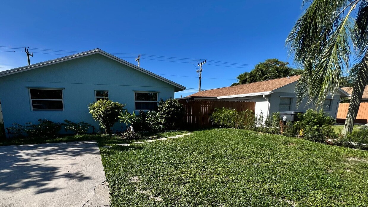 Foto principal - 4915 Weymouth St