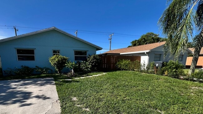 Building Photo - 4915 Weymouth St