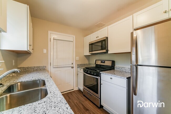 Foto del edificio - 8801 Churchill Pl