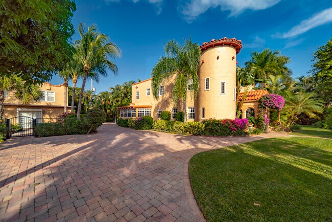 Foto del edificio - 319 E Lakewood Rd