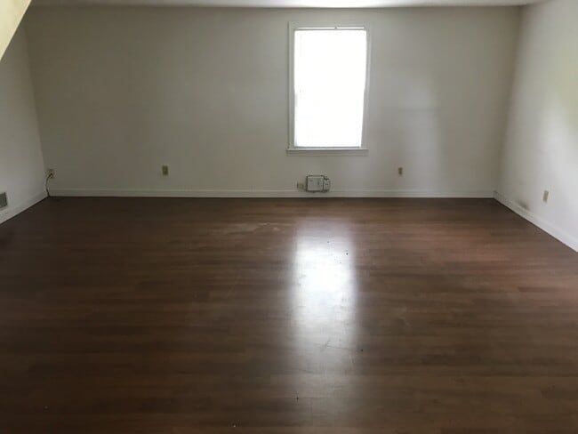 Building Photo - Adorable 4 bdrm/2 bath Home Located on Monument Ave. Near Willow Lawn!