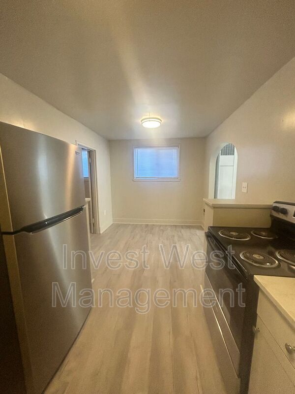 Foto del edificio - 615 NE 6th Ave