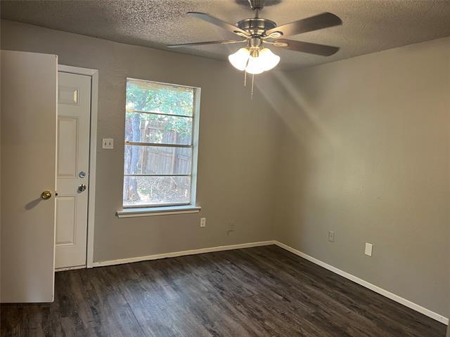 Foto del edificio - 731 Woodland Ct