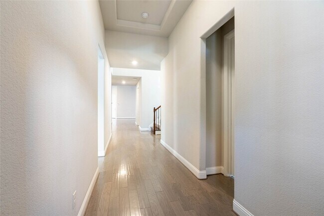 Foto del edificio - 6350 Culverdale Ln