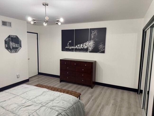 Foto del edificio - 1943 Arriba Dr