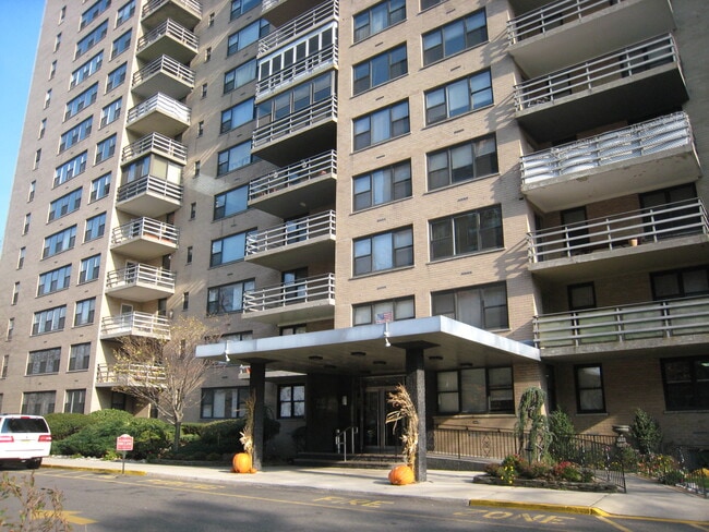 Foto del edificio - 201 Saint Pauls Ave