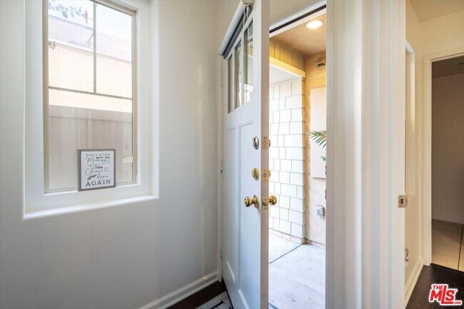 Foto del edificio - 6521 La Mirada Ave