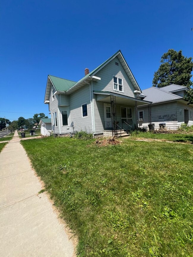 Building Photo - Click the “Apply Now” button or email wapmrentals@gmail.com for a prompt response.