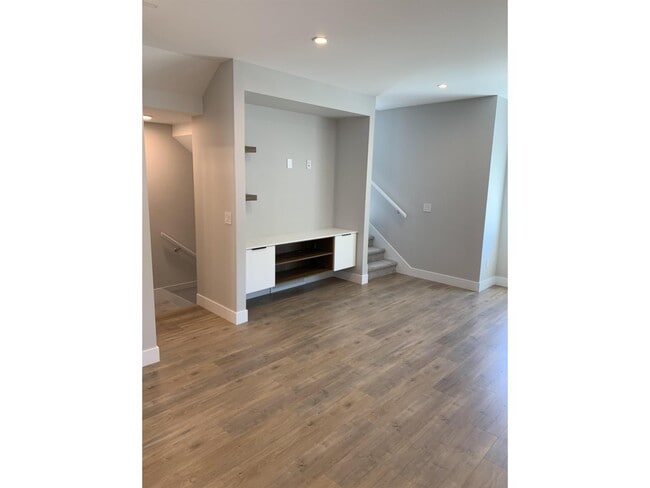 Building Photo - 1639-1162 162 St