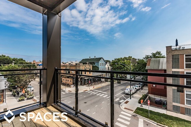 Foto del edificio - 3334 N Southport Ave