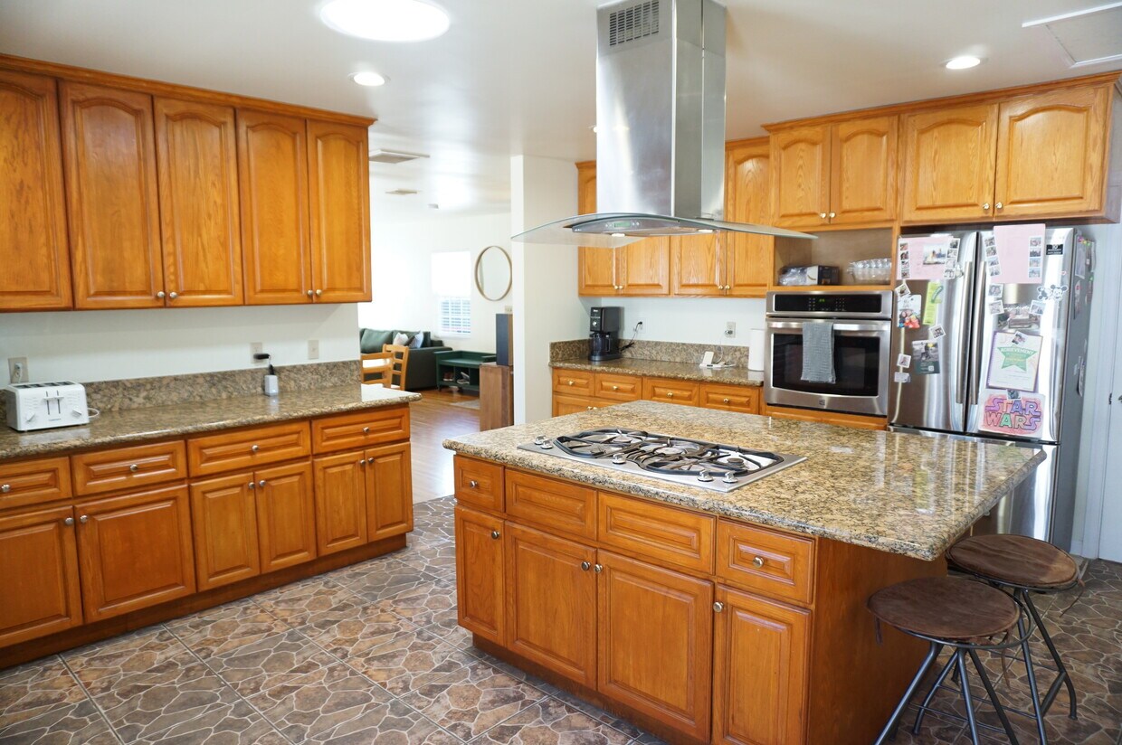 Foto principal - 8533 Woodley Ave