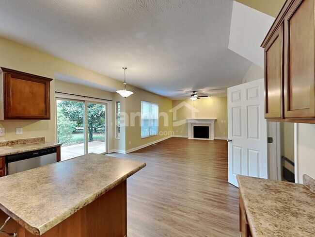 Foto del edificio - 270 Huntington Dr