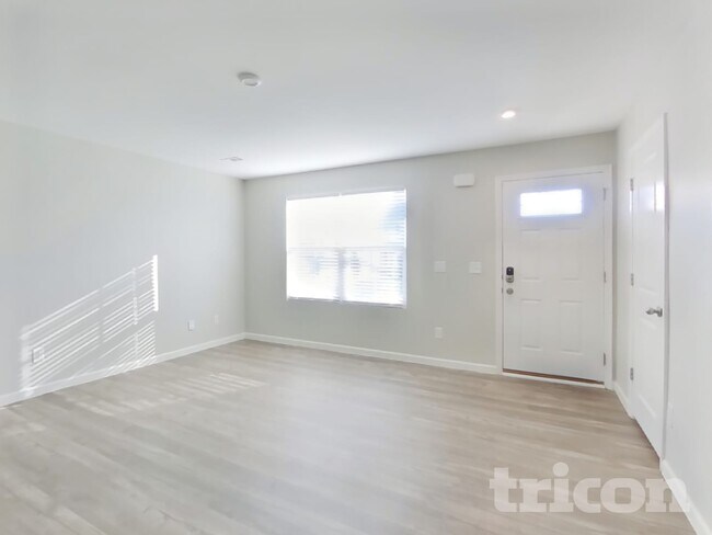 Foto del edificio - 1034 Cone Blvd