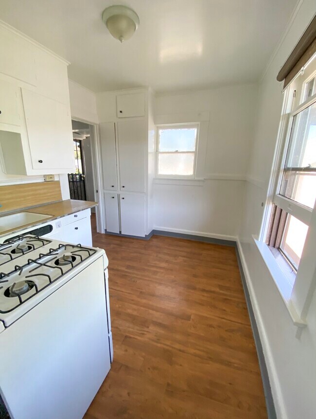 Foto del edificio - 2633 Jeffries Ave