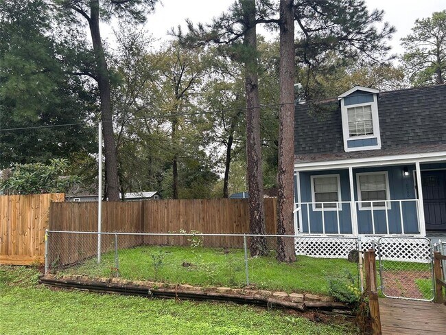Building Photo - 10980 Amblewood St