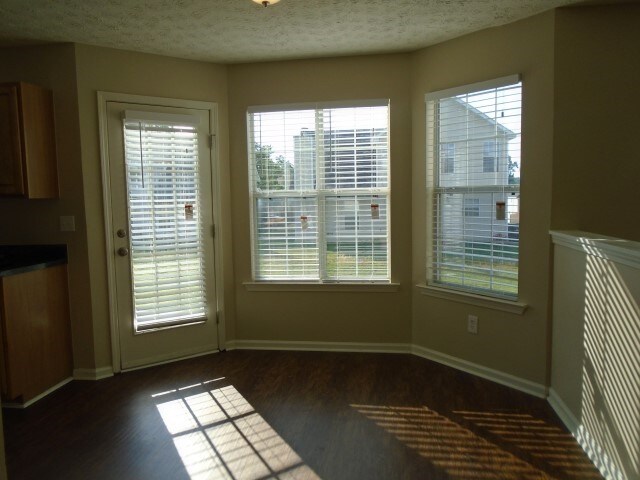 Building Photo - 705 Compton Ln