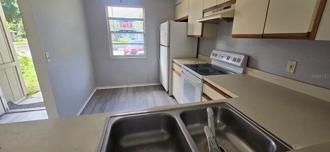 Building Photo - 304 Camillia Ln