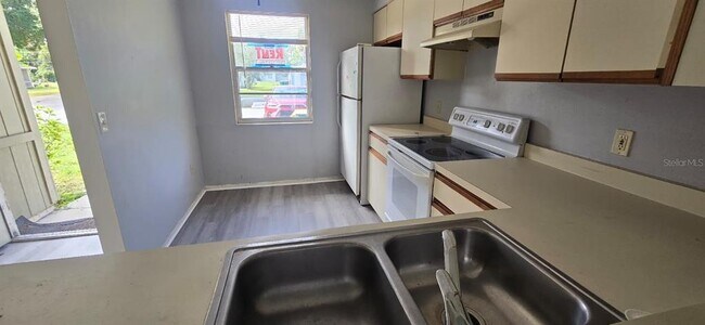 Foto del edificio - 304 Camillia Ln