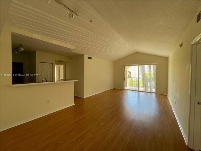 Foto del edificio - 6851 SW 44th St
