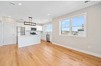 Building Photo - 2-4 Hecla St