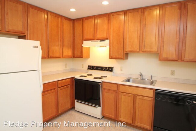 Building Photo - 174-180 Pachaug River Dr