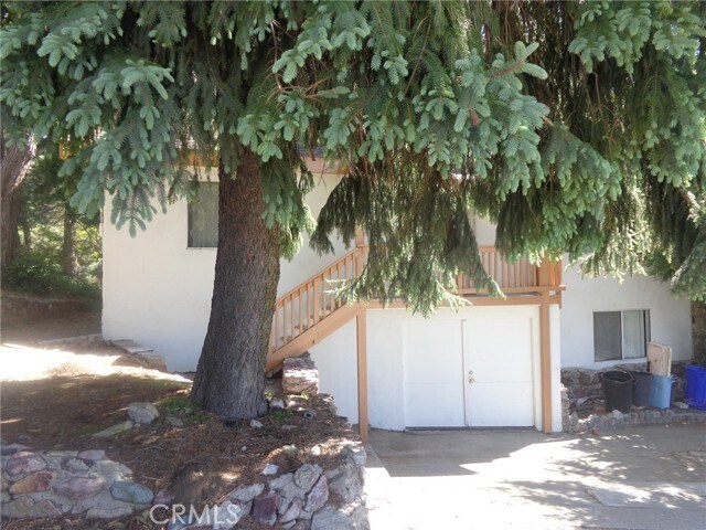 Building Photo - 1025 Summit Dr