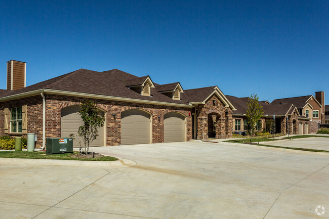 Building Photo - The Pointe at Cabot