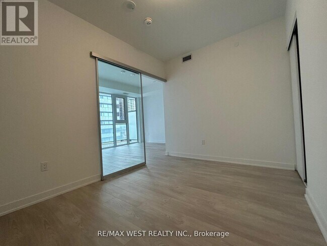 Building Photo - 634 Church St