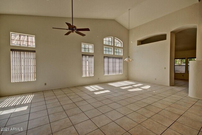 Building Photo - 5353 W Bloomfield Rd