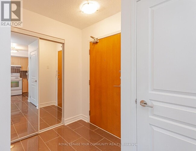 Photo du bâtiment - 75 S Town Centre Blvd