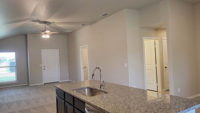 Foto del edificio - Beautiful 3/2/2 Brick home located in Bell...