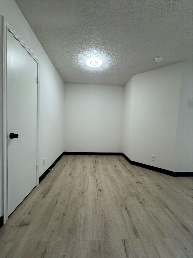 Foto del edificio - 1319 Brenda Ln