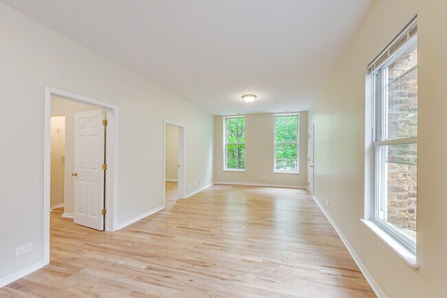 Foto del edificio - 2323 N Cambridge Ave