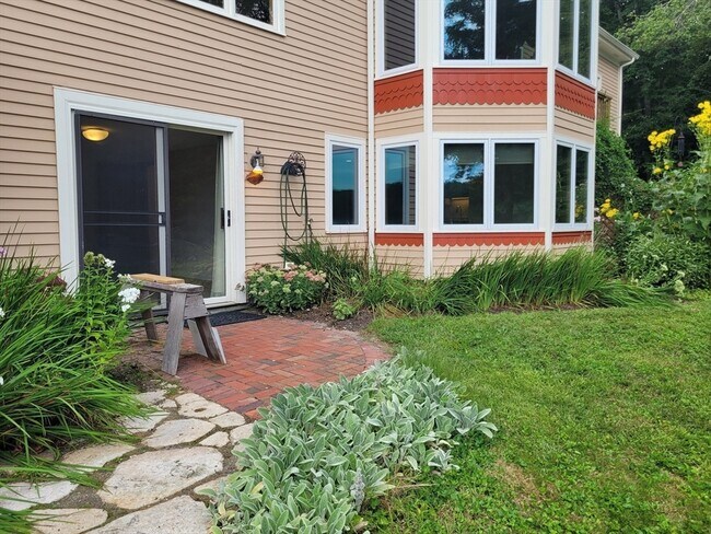 Building Photo - 25 Hopkinton Rd