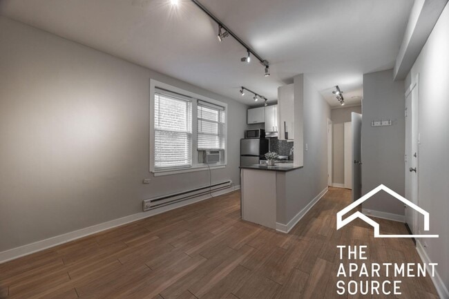 Building Photo - 511 W Belmont Ave