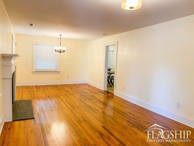 Foto del edificio - Renovated Three Bedroom House