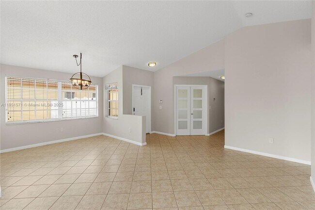 Foto del edificio - 363 NW 158th Ave